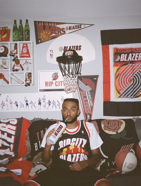 Amine Rapper, Rapper Aesthetic, Portland Blazers, Robert Pattinson Twilight, Music Cover Photos, Vintage Poster Design, Rap Wallpaper, Artist Wall, Music Cover