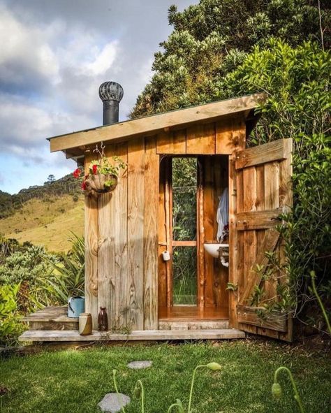 Beautiful New Zealand Tiny Home's Outhouse + Bathhouse Outhouse Ideas Buildings, Modern Outhouse, Outhouse Ideas, Outhouse Bathroom, Out Houses, Outdoor Bathroom Design, Outdoor Toilet, Shed To Tiny House, Tiny House Inspiration