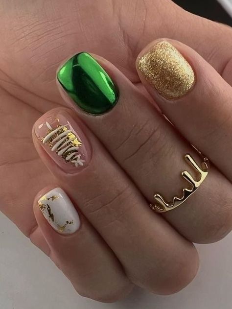 Christmas Gel Nails 2023, Christmas Nail 2023, Christmas 2023 Nails, 2023 Christmas Nails, Gel Manicure Designs Short Nails, Christmas Nails 2023 Short, Christmas Toes Nails, Christmas Gel Nails Designs, Nail Design Ideas Short