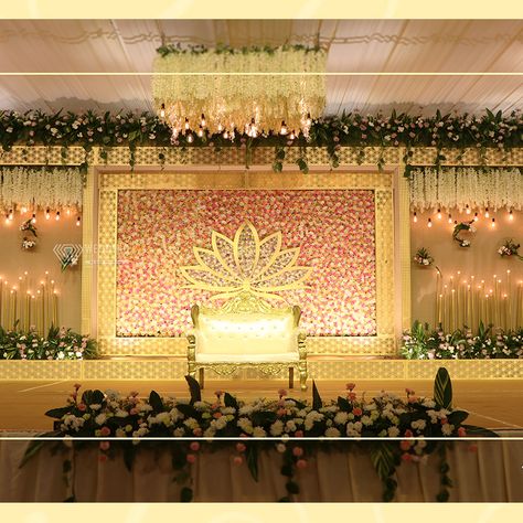 Indian Engagement Decorations Backdrops, Reception Stage Decor Indoor, Indian Reception Stage Decor, Dhoti Ceremony Decorations, Wedding Stage Decorations Indian Traditional, Indian Reception Stage Decoration Backdrops, Reception Stage Decoration Outdoor, Engagement Stage Decoration Indian Simple, Engagement Decorations Indian Stage