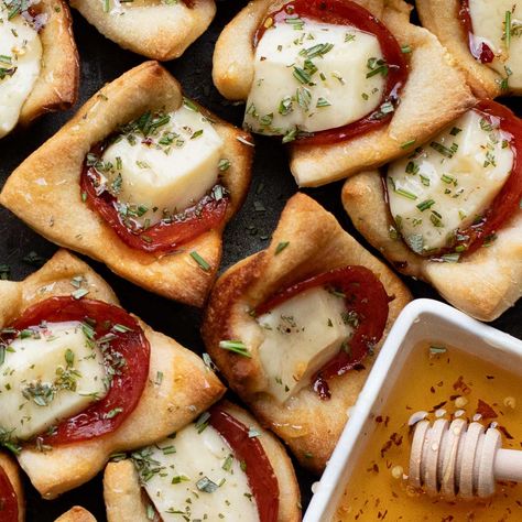 Hot Honey Pepperoni Cheese Bites (Easy Appetizer) Appetizers Using Hot Honey, Honey Appetizers Simple, Appetizer With Hot Honey, Hot Honey Appetizer Recipes, Hot Honey Appetizers, Veggie Apps, Honey And Cheese, Bite Sized Appetizers, Honey Appetizers