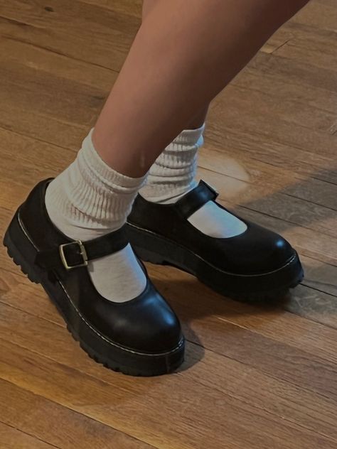 School Uniform Shoe, School Shoe Aesthetic, Vintage School Shoes, Vintage Mary Jane Shoes, Korean School Shoes, School Shoes Aesthetic, Aesthetic Shoes Vintage, Cute School Shoes, Moda 80s