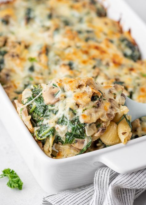 Creamy Spinach Mushroom Pasta Bake | Gimme Delicious Spinach Casserole Recipes, Mushroom Pasta Bake, Spinach Mushroom Pasta, Panini Recipes Chicken, Spinach Pasta Bake, Gimme Delicious, Spinach Pasta Recipes, Salad Appetizer Cups, Pasta Bake Recipe