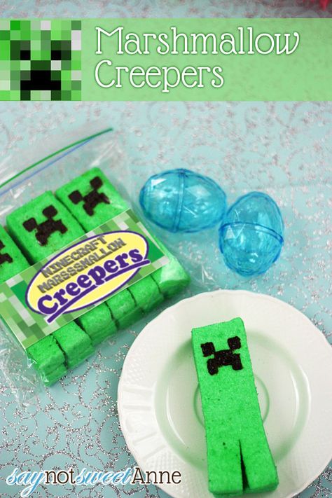 DIY Creeper Marshmallows - if I ever make homemade marshmallows these are a must (for my favorite teen boy who LOVES Minecraft) Mallow Cups, Minecraft Diy Crafts, Minecraft Food, Minecraft Theme, Popular Candy, Minecraft Birthday Party, Minecraft Birthday, Minecraft Party, Boy Birthday Party