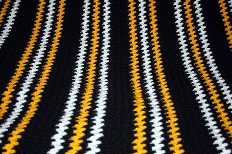 steelers blanket xmas idea Crochet Steelers, Steelers Blanket, Football Wreaths, Crocheted Ideas, Back To My Roots, Nfl Rams, Rams Football, Crocheting Projects, Crocheting Patterns