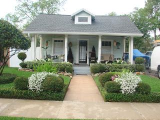 Earth Shattering Gardening: Creating A Florida Cottage Garden Front Yard Cottage Garden, Cottage Front Yard, Garden In Florida, Florida Cottage, Small Front Yard, Landscaping Inspiration, Eco Friendly Garden, Video Garden, Cottage Garden Design