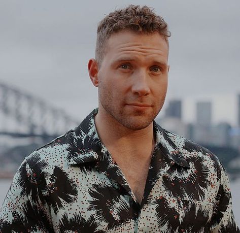 Jay Courtney, Actor Jai, Jai Courtney, Handsome Actors, Favorite Celebrities, Casual Button Down Shirt, Curly Hair Styles, Men Casual, Actors