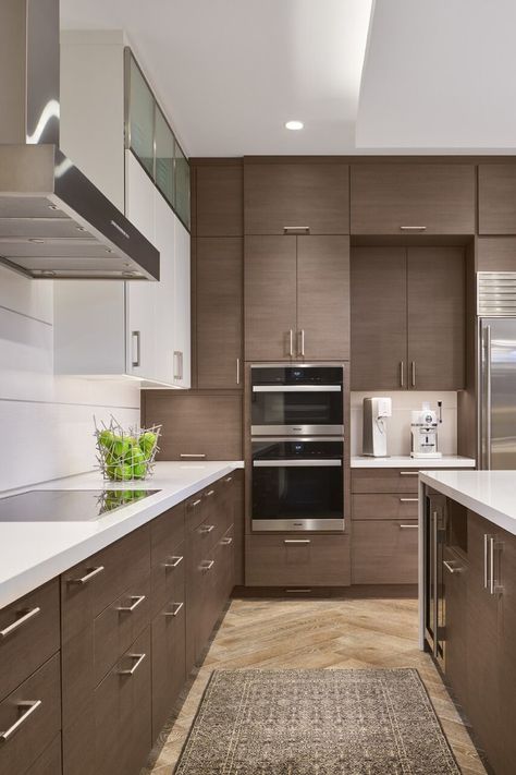 Best Kitchen Designs Modern, Berry Avenue Codes Clothes, Dark Brown Kitchen Cabinets, Brown Kitchen Designs, American Kitchen Design, Dark Brown Kitchen, Bow Windows, Grey Kitchen Colors, Glossy Kitchen