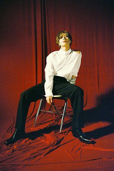 Shinee Taemin, Man Sitting, Got7 Jackson, Human Poses Reference, Lee Taemin, Figure Poses, Poses References, Human Poses, Dynamic Poses