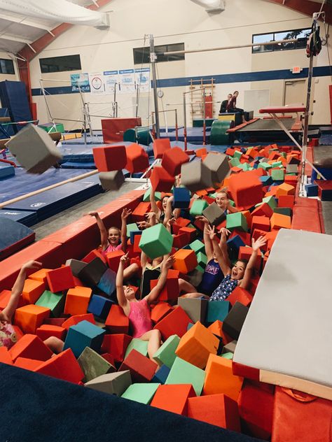 Gymnastics Training Aesthetic, Gymnastics Friends Aesthetic, Team Gymnastics Pictures, Tumbling Gymnastics Aesthetic, Gymnastics Coach Aesthetic, Gymnastics Aesthetic Girl, Aesthetic Gymnastics Pictures, Preppy Gymnastics, Gymnastics Friends