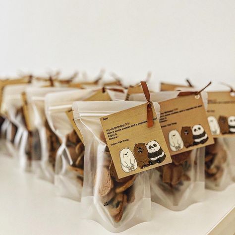 Cookies Packaging Ideas Creative Diy, Small Cookies Packaging, Mini Cookie Packaging, Birthday Hampers For Kids, Christmas Cookies Gift Packaging, Cookies Aesthetic Packaging, Individual Cookie Packaging, Cookies Packaging Ideas Creative, Mini Cookies Packaging