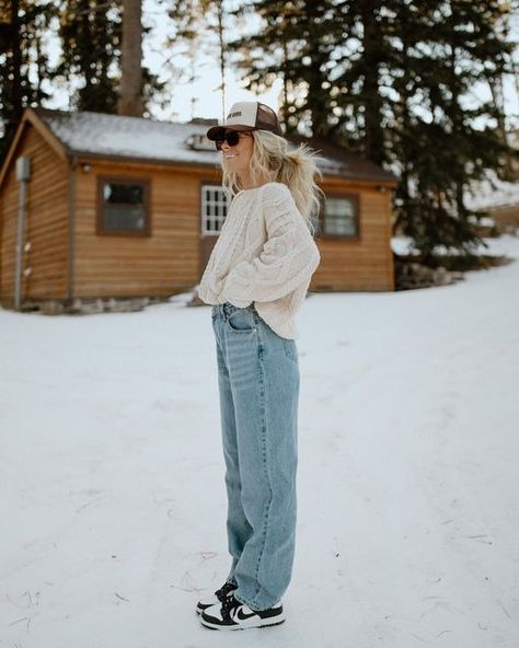 Ashtyn Bodensteiner, Outfits For School Comfy, Women Winter Outfits Casual, Winter Senior Pictures, Women Winter Outfits, Winter Outfits Casual, Coat Outfit Casual, Winter Outfits For Women, Colorado Outfits