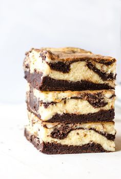 Eggnog cheesecake swirled brownies for the win. These will be your new favorite holiday treat! Peanut Butter Cheesecake Brownies, Cheesecake Brownies Recipe, Eggnog Cheesecake, Homemade Brownie, Cheesecake Brownie, Brownie Toppings, Egg Nog, Peanut Butter Cheesecake, Brownies Recipe Easy