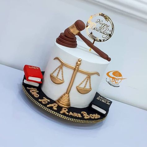 Lawyer Birthday Cake Ideas, Lawyer Cake, Gym Cake, Cake Design Ideas, Graduation Party Cake, Dad Birthday Cakes, S Cake, Cool Cake Designs, Cake Decorating Frosting