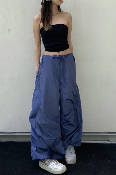 Parachute Pants Aesthetic, Parachute Pants Outfit, Pants Aesthetic, Outfit Kpop, Baggy Style, Swaggy Outfits, Lookbook Outfits, Kawaii Fashion, Spring Summer Outfits