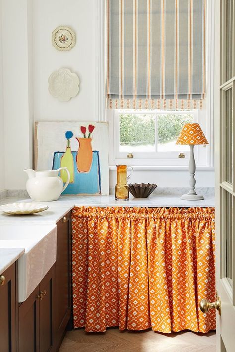 kitchen cupboard curtain Country Kitchen Ideas Farmhouse Style, Small Cottage Kitchens, Cottage Kitchen Inspiration, Country Kitchen Curtains, Valance Patterns, Colorful Kitchen Decor, Country Kitchen Cabinets, Country Kitchen Designs, Small Kitchen Ideas