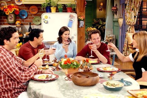 Friends Thanksgiving Episodes, Friends Leave, Friends Thanksgiving, Matt Leblanc, Ross Geller, Friends Gif, Chandler Bing, Matthew Perry, Amazing Decor