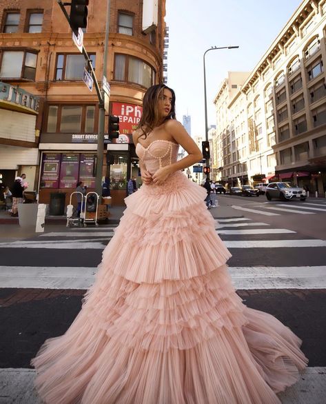 Ballgown Photoshoot Ideas, Dress Poses Photo Ideas, Ball Gown Photoshoot, Formal Dress Photoshoot, Princess Shoot, Creative Photoshoots, Tulle Gowns, Cotillion Dresses, Royalty Core