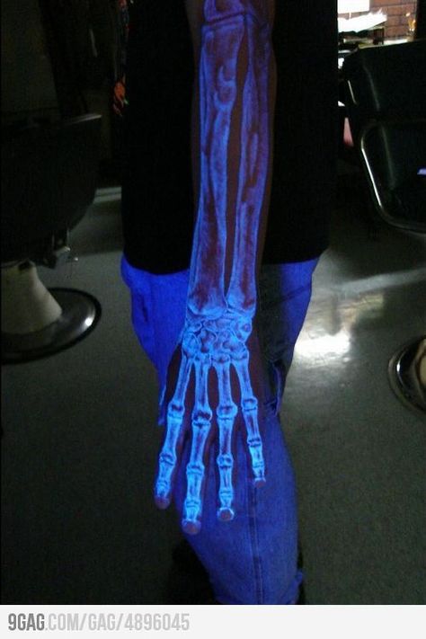 Awesome UV Tattoo - I would actually consider getting this done! Dark Tattoos For Men, Glow In The Dark Tattoo, Uv Ink Tattoos, Biomech Tattoo, Black Light Tattoo, Uv Tattoo, Light Tattoo, Bone Tattoos, Skeleton Tattoos