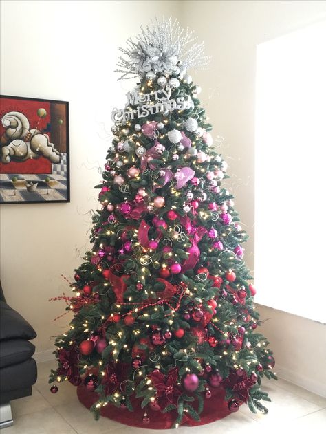 Ombré red, pink and silver Christmas tree! Pink Ombre Christmas Tree, Ombre Christmas Tree, Purple Christmas Decorations, Rainbow Christmas Tree, Christmas Tree Inspo, Glam Christmas Decor, Spruce Christmas Tree, Rainbows Christmas, Tree Themes