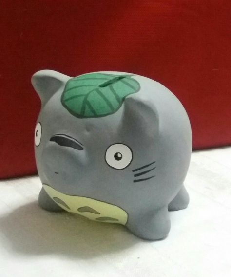 Piggy Banks Ideas, Totoro Crafts, Totoro Diy, Studio Ghibli Party, Studio Ghibli Crafts, Piggy Bank Diy, Sculpture Art Clay, Pottery Painting Designs, Anime Room