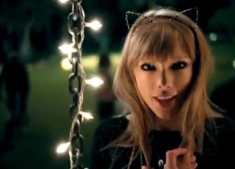 lights on a swing Lagu Taylor Swift, 22 Taylor Swift, Nicki Minaj Lyrics, Taylor Swift Cat, 22 Taylor, Taylor Swift Images, Taylor Swift 22, Honey Blond, Taylor Swift Music Videos