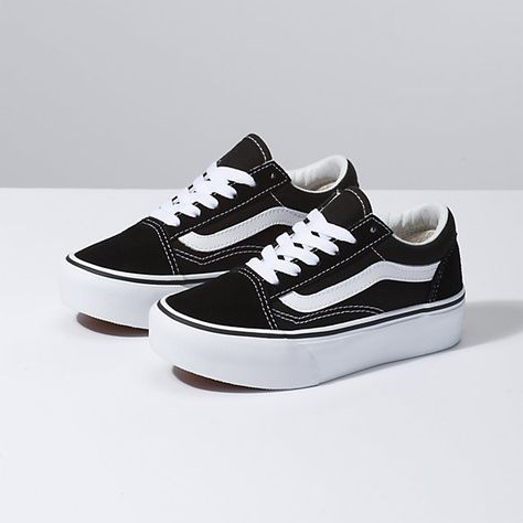 Kids Old Skool Platform | Shop At Vans Socks Outfit, Shoes Skate, Old Skool Platform, Vans Suede, Vans Shoe, Skate Sneakers, Baby Rosa, Vans Kids