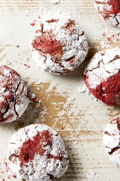 Raspberry-Chocolate Crinkles | "We enjoyed these. I made them as directed, we thought they had a good chocolate flavor and a bit of tang from the raspberries countered the sweet cookie nicely." #valentinesday #valentinesdayrecipes #valentinesrecipes #dinnerfortwo #romanticrecipes Crinkle Cookie Recipes, Chocolate Crinkle Cookie, Chocolate Crinkles Recipe, Christmas Confections, Crinkles Recipe, Chocolate Crackle Cookies, Raspberry Powder, Chocolate Crinkle Cookies Recipe, Red Velvet Crinkle Cookies