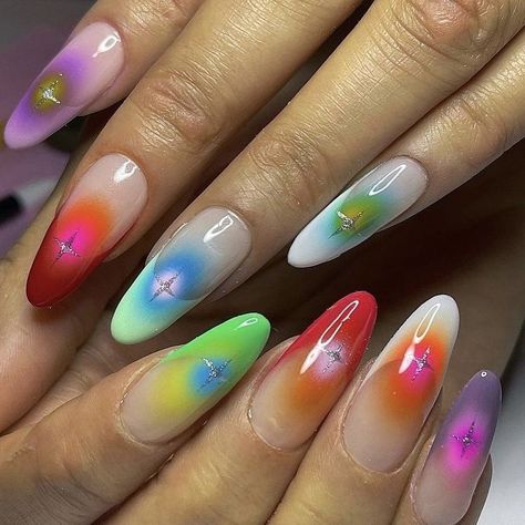 Coachella Nails, Artistic Nails, Nail Design Glitter, Rainbow Nail Art, Aura Nails, Airbrush Nails, Graphic Eyeliner, Edgy Nails, Nail Pops