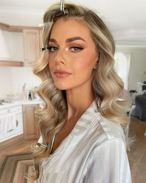 Bridal Beach Waves, Bride Makeup Blonde, Wedding Makeup Blonde, Glam Wedding Hair, Bridal Waves, Hollywood Curls, Long Hair Waves, Classic Wedding Hair, Glam Wedding Makeup