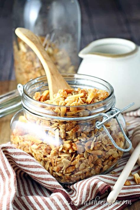 Ruth's Amazing Gluten-Free Granola Gluten Free Granola Recipe, Oatmeal Granola, Savory Breakfast Recipes, Breakfast Bread Recipes, Gluten Free Granola, Crispy Rice, Easy Holiday Recipes, Granola Recipe, Rice Cereal