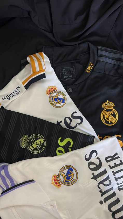 Real Madrid Jersey Aesthetic, Soccer Jersey Aesthetic, Real Madrid Aesthetic, Ronaldo Haircut, Madrid Aesthetic, Madrid Girl, Real Madrid Jersey, Madrid Outfits, Madrid Jersey