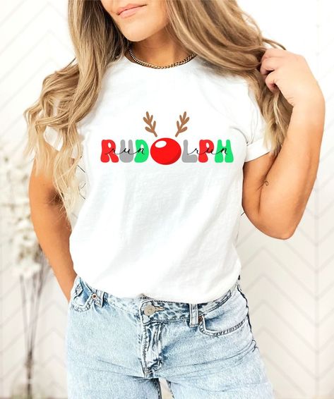 Run Run Rudolph, Rudolph Shirt, Cinco De Drinko, Rudolph Christmas, Christmas Kindergarten, Gifts For Runners, Drinking Shirts, Christmas T Shirt, Christmas Tees