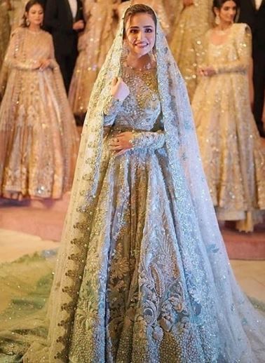 Sana Javed Latest Pics from Stunning Bridal Photoshoot Pakistani Celebrities Wedding, Pakistani Bridal Couture, Orang India, Asian Wedding Dress Pakistani, Pakistani Beauty, Sana Javed, Walima Dress, Stylish Actresses, Desi Wedding Dresses