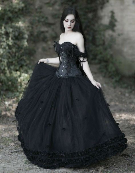 Goth Prom Dress, Goth Wedding Dresses, Gothic Prom Dress, Goth Prom, Black Wedding Gowns, Gothic Mode, Fall Fashion Skirts, Prom Dress Inspo, Prom Ball Gown