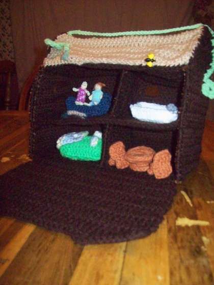 crochet dollhouse Crochet Doll House, Crochet Dollhouse, Doll House Plans, Play Sets, Lion Brand Yarn, Baby Yarn, Play House, Pipe Cleaner, 4 Kids