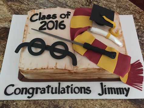 Harry Potter Graduation Cake Harry Potter Graduation Party, Supernatural Birthday Cake, Harry Potter Graduation, Harry Potter Teachers, Harry Potter Treats, Luau Cupcakes, 19th Birthday Cakes, Teacher Cakes, Harry Potter Birthday Cake