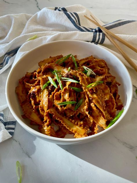 Easy 10 Minute Spicy Peanut Noodles – The Savory Chopstick Peanut Noodles Recipe, Spicy Peanut Noodles, Just Spices, Noodle Recipes Easy, Noodle Recipe, Main Course Dishes, Peanut Noodles, Spicy Peanuts, Asian Noodles