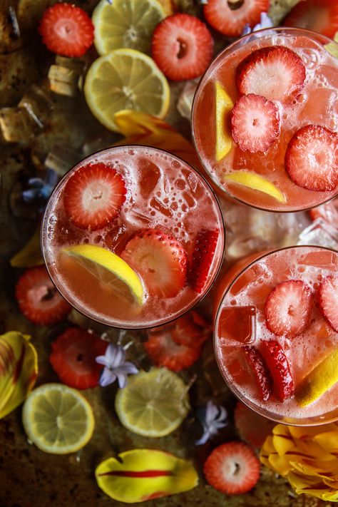 Strawberry Lemonade Aesthetic, Strawberry Vodka Lemonade, Lemonade Aesthetic, Lemonade Cocktails, Strawberry Banana Milkshake, Strawberry Cocktails, Strawberry Vodka, Vodka Lemonade, Lemonade Cocktail