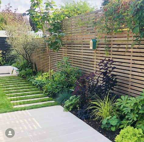 Narrow Garden, Small Garden Landscape, Courtyard Gardens Design, Back Garden Design, Garden Paving, Backyard Renovations, Patio Garden Design, Modern Garden Design, Garden Makeover