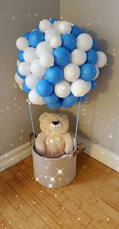 Bear With Balloons Centerpiece, Bear In Basket With Balloons Diy, Bear In Basket With Balloons, Hanging Bear With Balloons, Hot Air Balloon Party Decorations, Dyi Ballon Baby Basket, Creative Baby Shower Themes, Baby Shower Plates, Hot Air Balloon Party