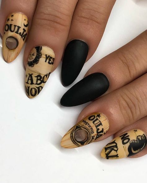 Ouija Nails, Black Halloween Nails, Halloween Manicure, Cute Halloween Nails, Ouija Board, Nail Art Wedding, Top Nail, Halloween Nail Designs, Halloween Nail Art