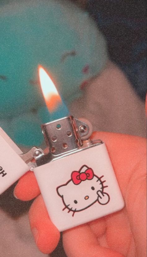 Lighter Art, Rauch Fotografie, Cool Lighters, Kitty Clothes, Pretty Knives, Hello Kitty Clothes, Hello Kitty Aesthetic, Hello Kit, Hello Kitty My Melody