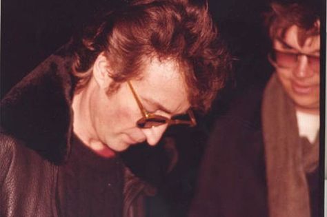 John Lennon's last day.. as told by the people who were with him - Mirror Online Mark David Chapman, Funny Emails, Anton Yelchin, Haunting Photos, Photo Star, Steve Irwin, Claire Danes, Yoko Ono, Clark Gable