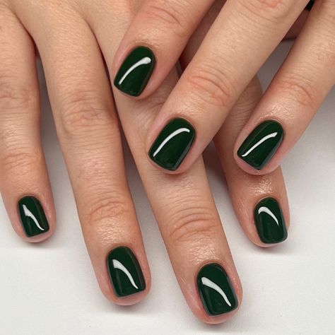 Dnd Dark Green Gel Polish, Dark Green Dip Nails, Emerald Green Nail Polish, Green Dips, Nail Supply Store, Dark Green Nails, Dnd Gel Polish, Green Nail Polish, Dipped Nails