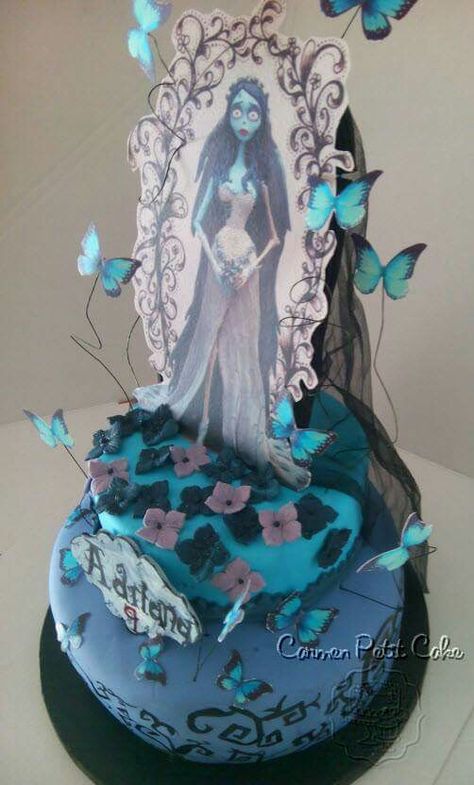 Tarta cumpleaños novia cadaver. Tim Burton Party, Halloween Wedding Cakes, School Giveaways, Bride Birthday, Birthday Things, Brides Cake, 16 Cake, Sweet 16 Cakes, Crazy Cakes