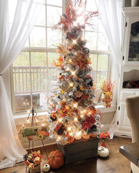 Fall Tree Ideas, Fall Christmas Tree Ideas, Fall Christmas Tree, Cozy Outfit Ideas, White Pumpkin Decor, Best Artificial Christmas Trees, Pumpkin Ornaments, Thanksgiving Tree, Spruce Christmas Tree