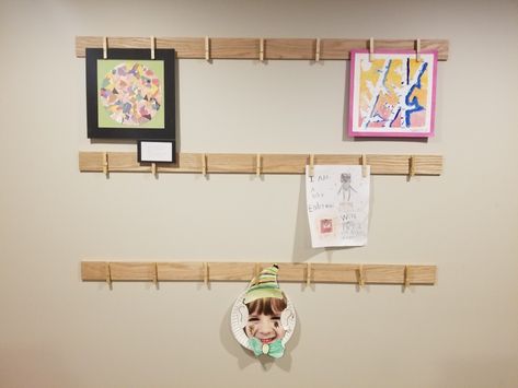 Playroom Display Shelves, Art Wall Display, Diy Kids Art Display, Kids Art Display Wall, Art Display Wall, Childrens Art Display, Small Playroom, Autumn Room, Play Corner