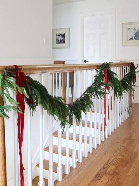 Best Christmas Garland, Banister Garland, Renovation Hacks, Christmas Garland Staircase, Christmas Banister, Stairs Decor, Stairs Renovation, Rustic Stairs, Christmas Stairs