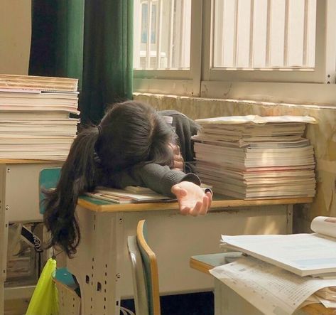 Studying Girl, Coran Islam, Unrequited Love, Academic Motivation, Study Motivation Inspiration, Studying Inspo, Study Hard, Study Time, Study Inspiration